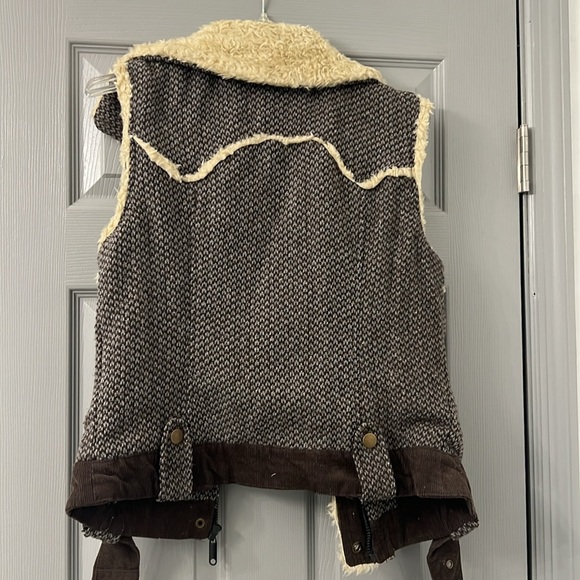 Jou Jou Zip and Snap closure detailed Vest - Picture 3 of 3